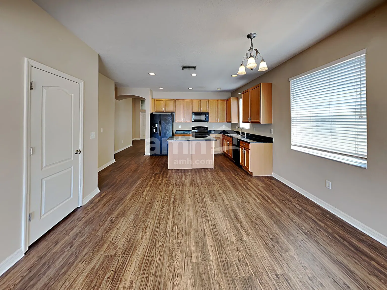 3 bed, 2.0 bath, 2080 sqft, $2,485 — Photo 4