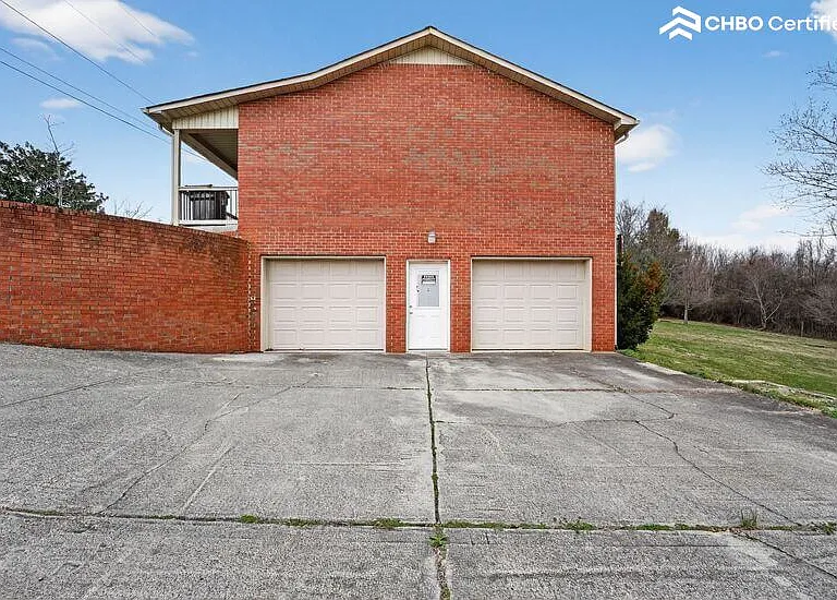 490 Beechwood Cir — Photo 5
