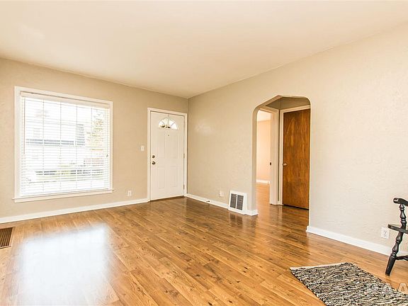 5th image of 4919 N Clarendon Pl