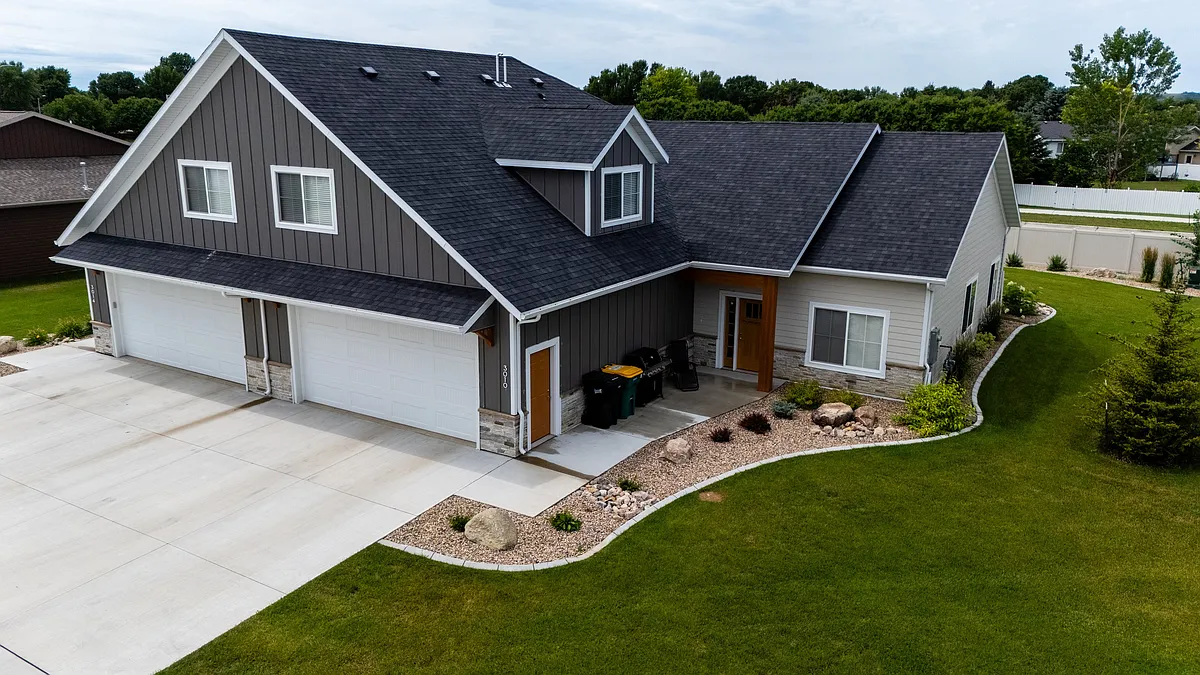 The Earl Twin Homes - The Earl Twin Homes