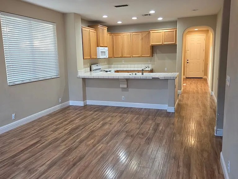 10140 Van Brocklin Way — Photo 4