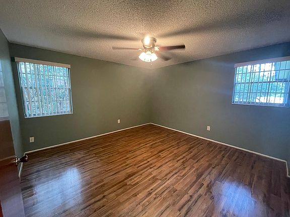 4th image of 371 W Holly Dr