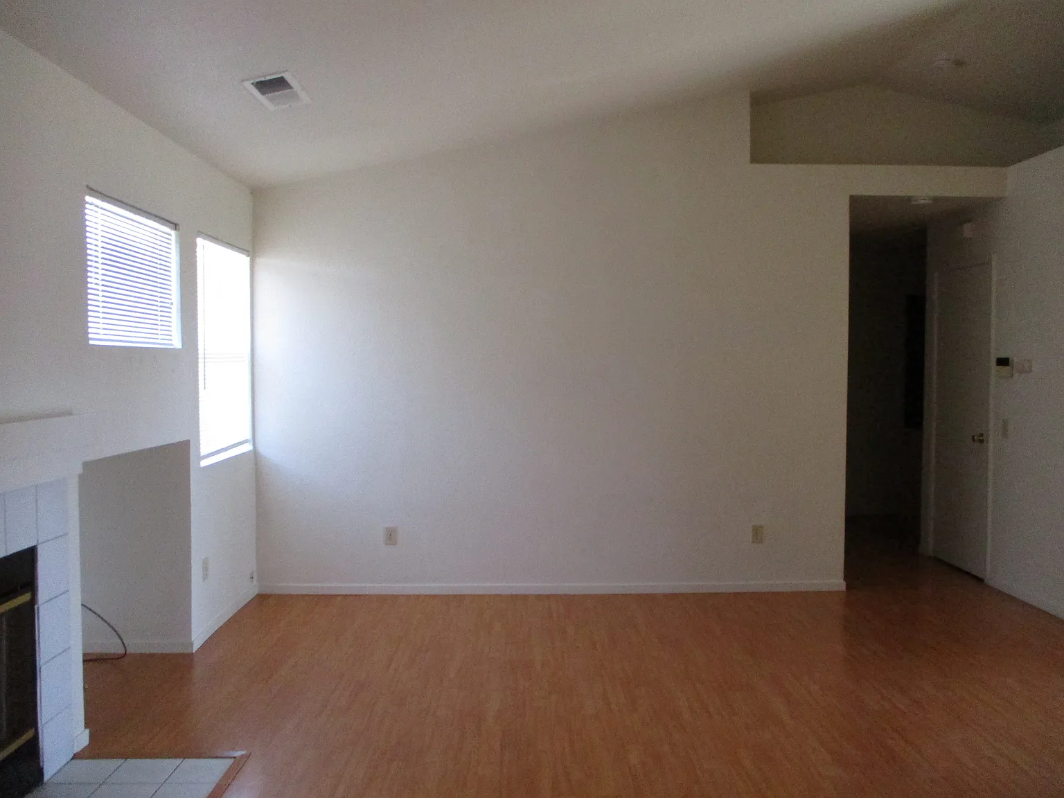 3 bed, 1085 sqft, $1,900 — Photo 2