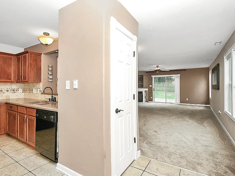 5227 Silabert Ave — Photo 5
