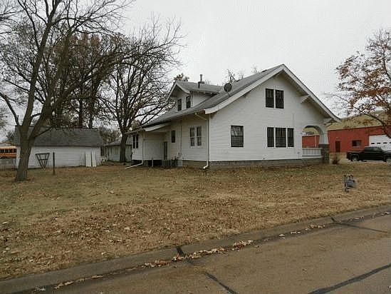 2nd image of 108 N Fir Ave