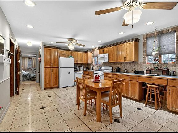 3rd image of 62 W 57th St #2