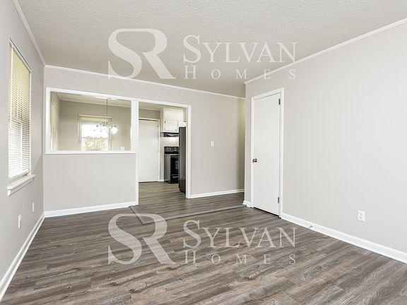 4th image of 2832 Creek Ln NE