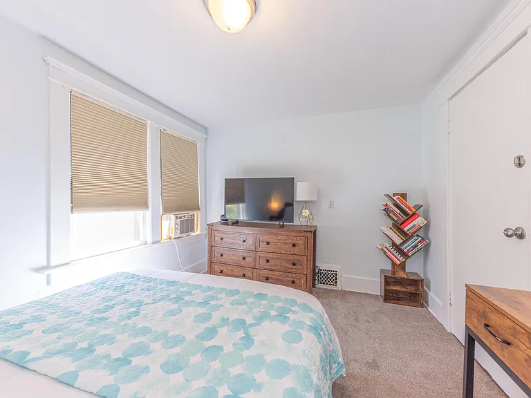 1123 W Huron St — Photo 32