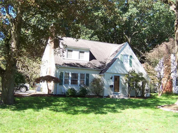 182 Commodore Pkwy, Rochester, NY 14625