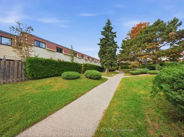 506 Normandy St #21, Oshawa, ON L1H 7N8