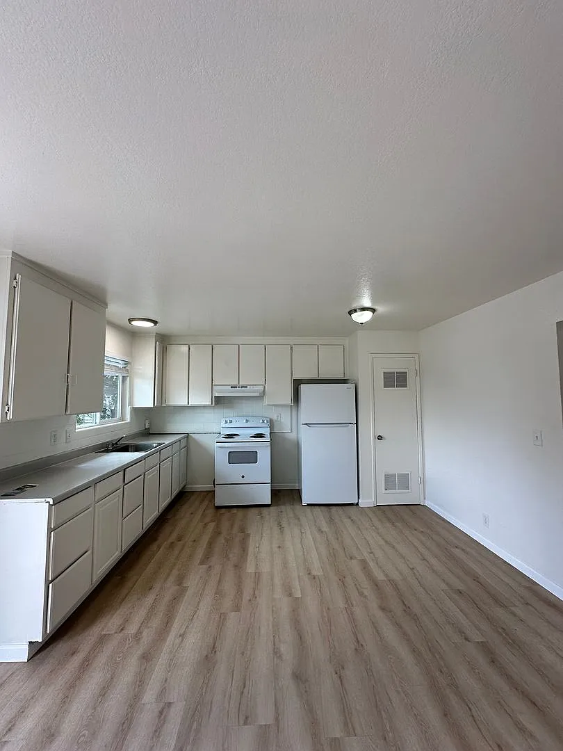 590 Stoney Ct — Photo 1