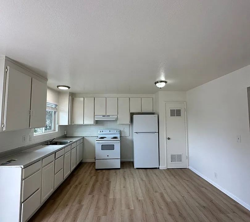 590 Stoney Ct