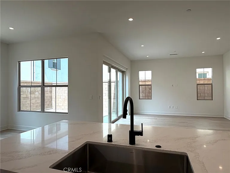 208 Maricopa — Photo 8