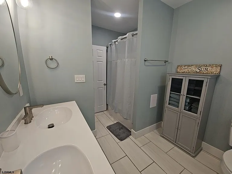 111 N Sacramento Ave — Photo 18