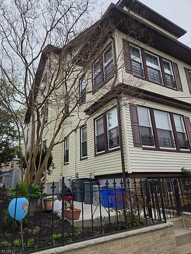 136 Hobson St Photo 1