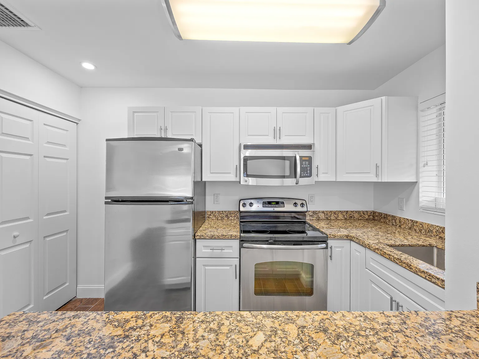 1 bed, 700 sqft, $1,800 — Photo 4
