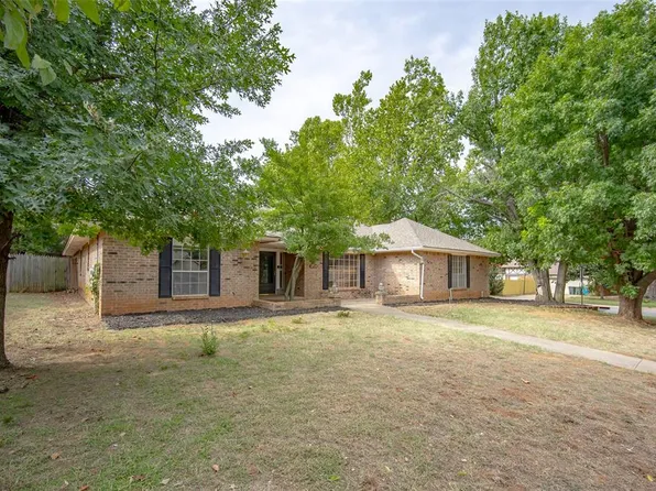 1204 Brookhaven Dr, Edmond, OK 73034