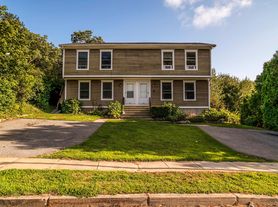 191 Dartmouth Dr, Mystic, CT