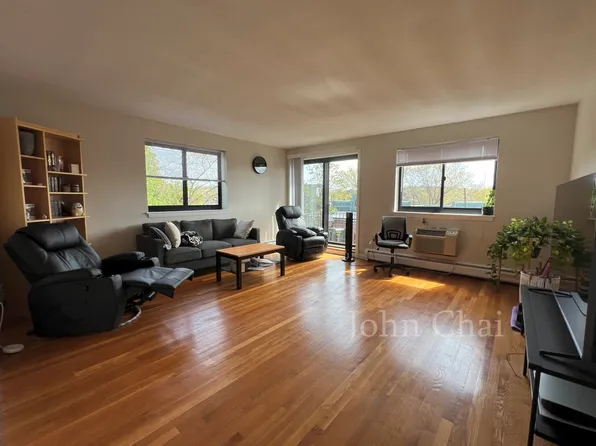 95 Sutherland Rd APT 4B, Brighton, MA 02135