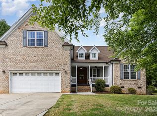 14807 Middlesborough Dr, Matthews, NC 28104