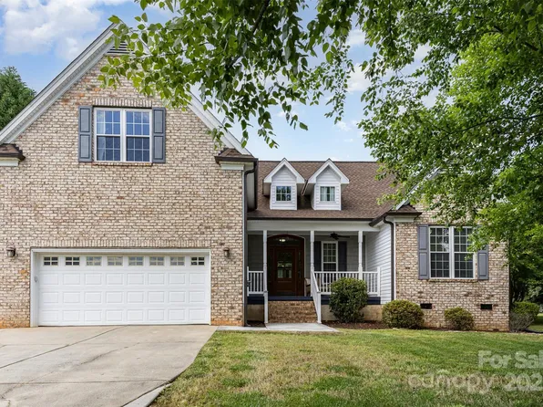 14807 Middlesborough Dr, Matthews, NC 28104
