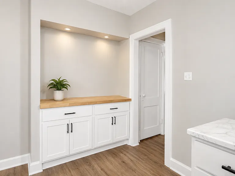 619 N Gray St — Photo 3