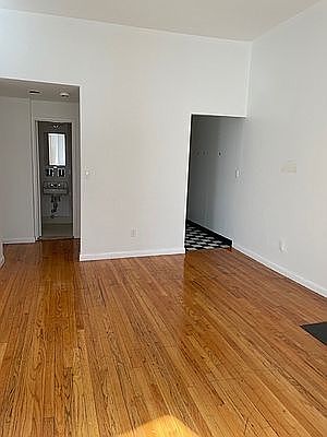 5th image of 55 W 94th St APT E