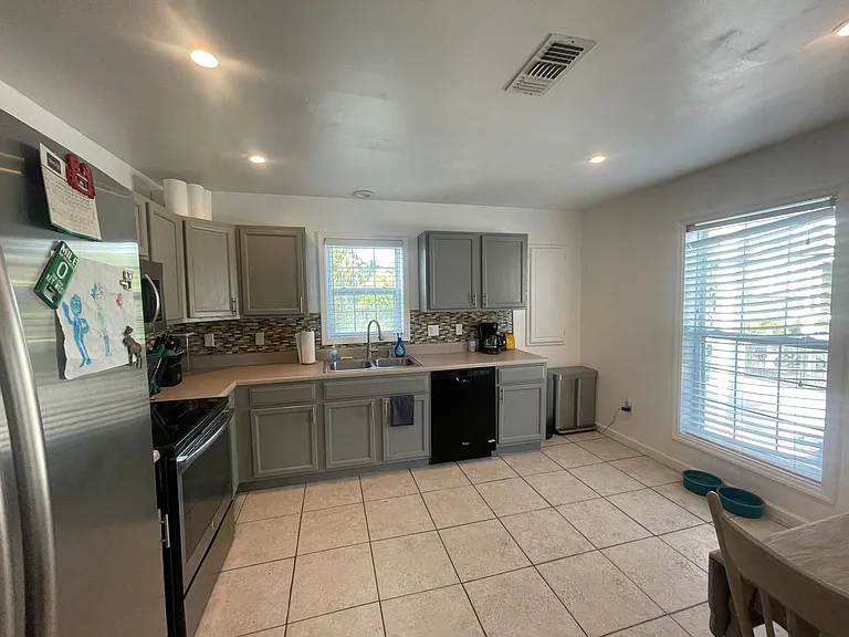 H16 Miriam St — Photo 39