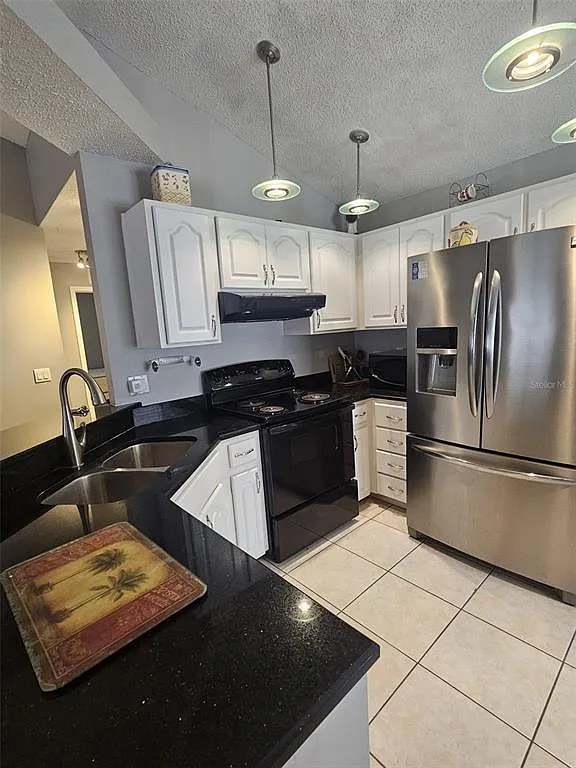 3 bed, 2.0 bath, 1413 sqft, $2,500 — Photo 3
