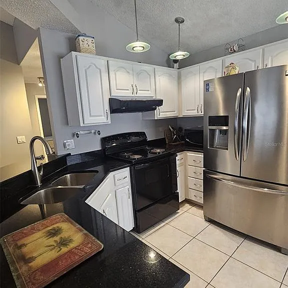 12718 Trowbridge Ln — Photo 3