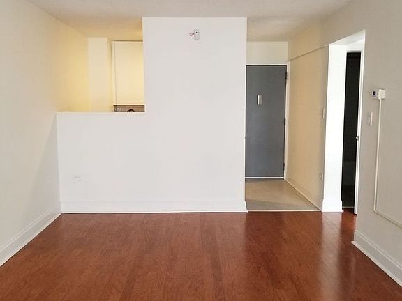 5th image of 546 Main St APT 1127