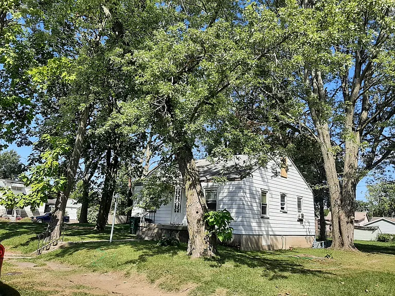 2802 S Vine St — Photo 11