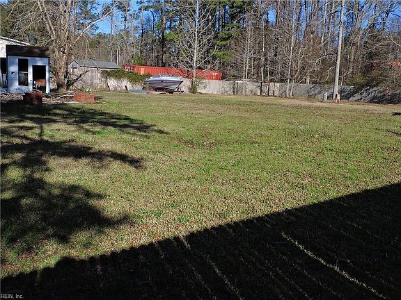 3rd image of 106 Walnut Dr