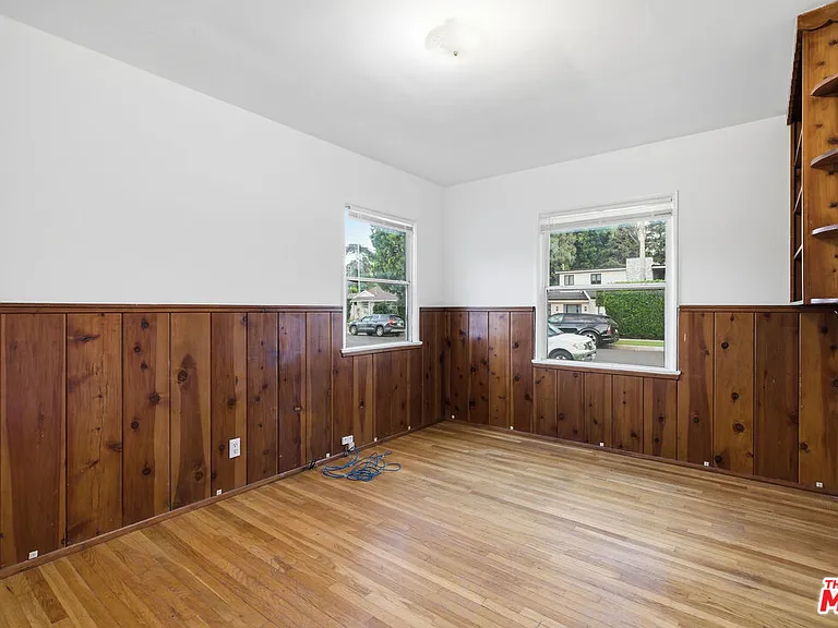 12811 Cumpston St — Photo 17