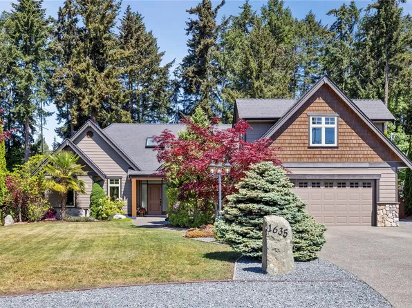 1635 Stone Lake Dr, Nanaimo, BC V9P 9L1
