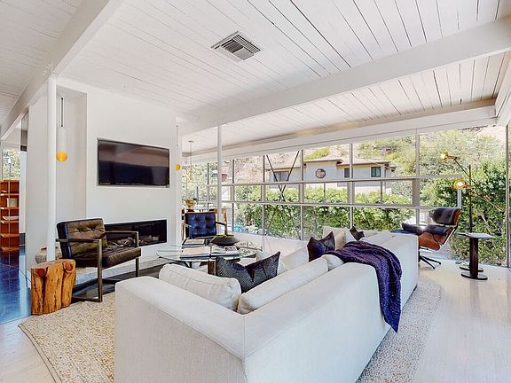 4th image of 909 N Beverly Glen Blvd