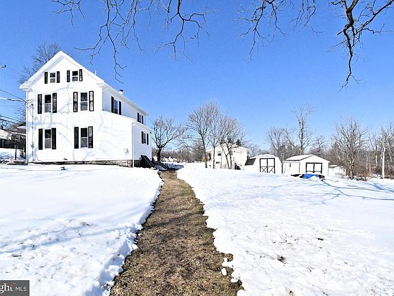 3rd image of 1398 Chestnut Grove Rd