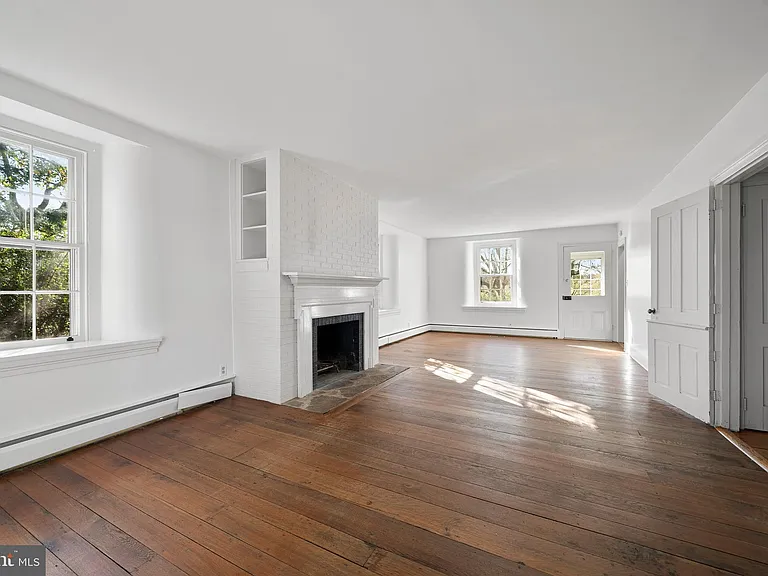 1025 N Chatham Rd — Photo 14