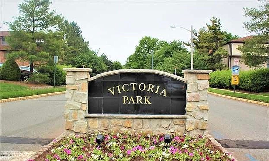 Victoria Park Entrance