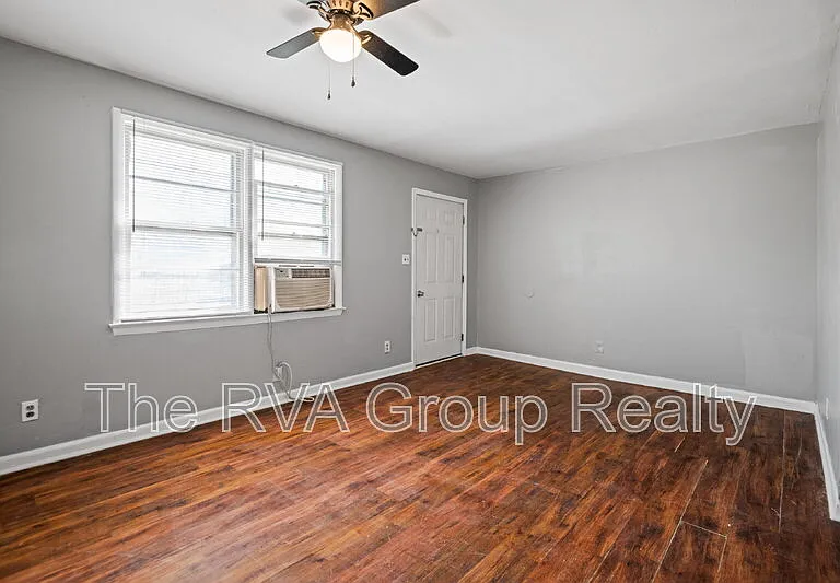 1528 Lincoln St — Photo 7