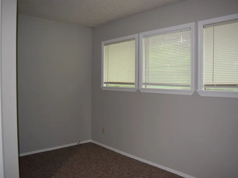 121 Perth Ct — Photo 15