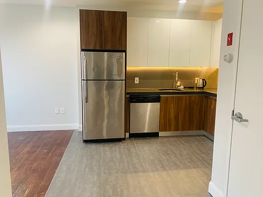 Rented by 18 REALTY | media 4