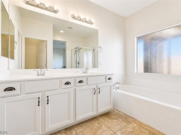 5th image of 4780 Lorenzo Way