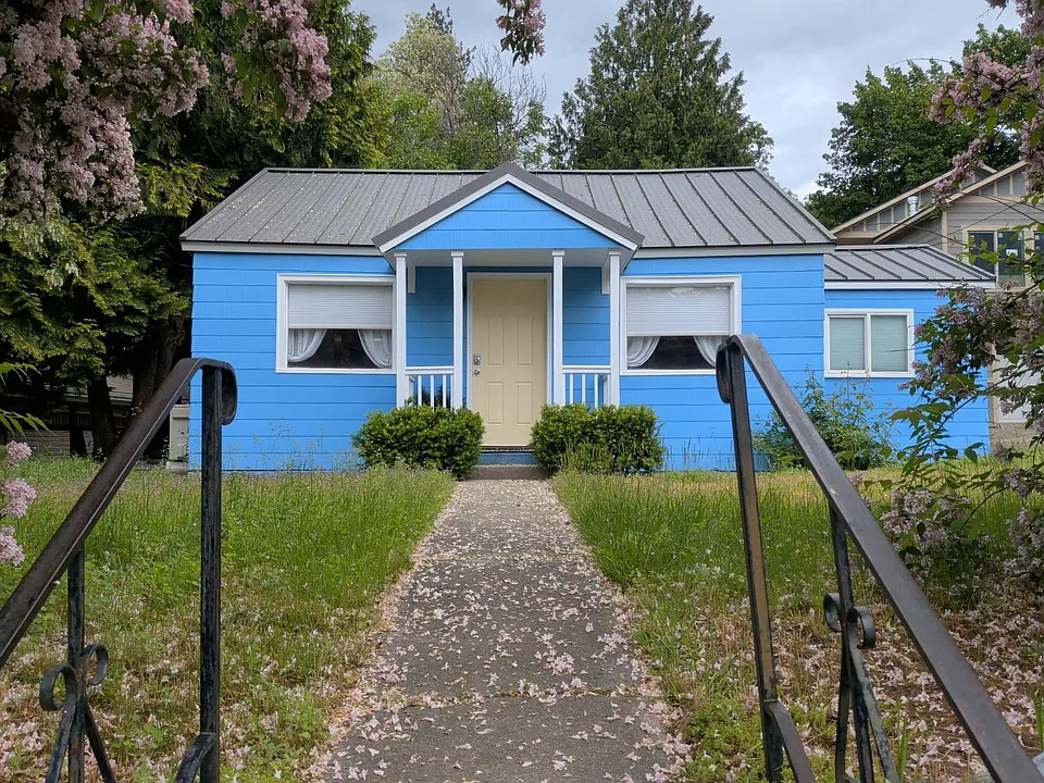 1021 W Mill Ave