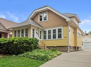 2462 N 70th St, Wauwatosa, WI 53213