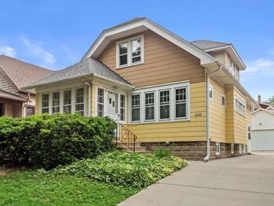 2462 North 70th STREET, Wauwatosa, WI, 53213