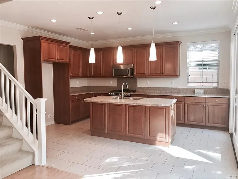 105 Splendor — Photo 3