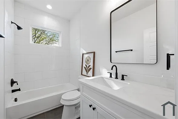 1104 E Annie St — Photo 17