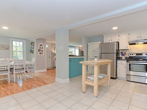 3rd image of 49 Woodland Rd