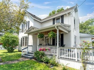 5020 Salt Rd, Clarence, NY 14031